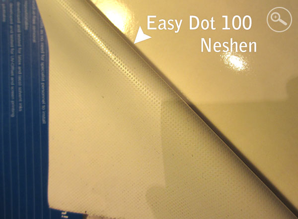 Клеевой слой на пленке-самоклейке Easy Dot фирмы Neschen в виде точек