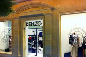 Наклейки на витрины бутика KENZO в Москве